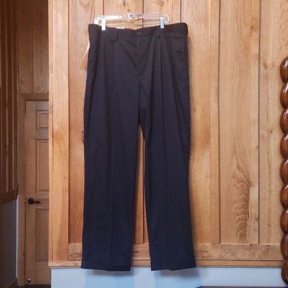 NEW Dockers Relaxed Fit Pleated & Cuffed Stretch Khaki Pants 38 X 34, Navy Blue - Picture 1 of 6